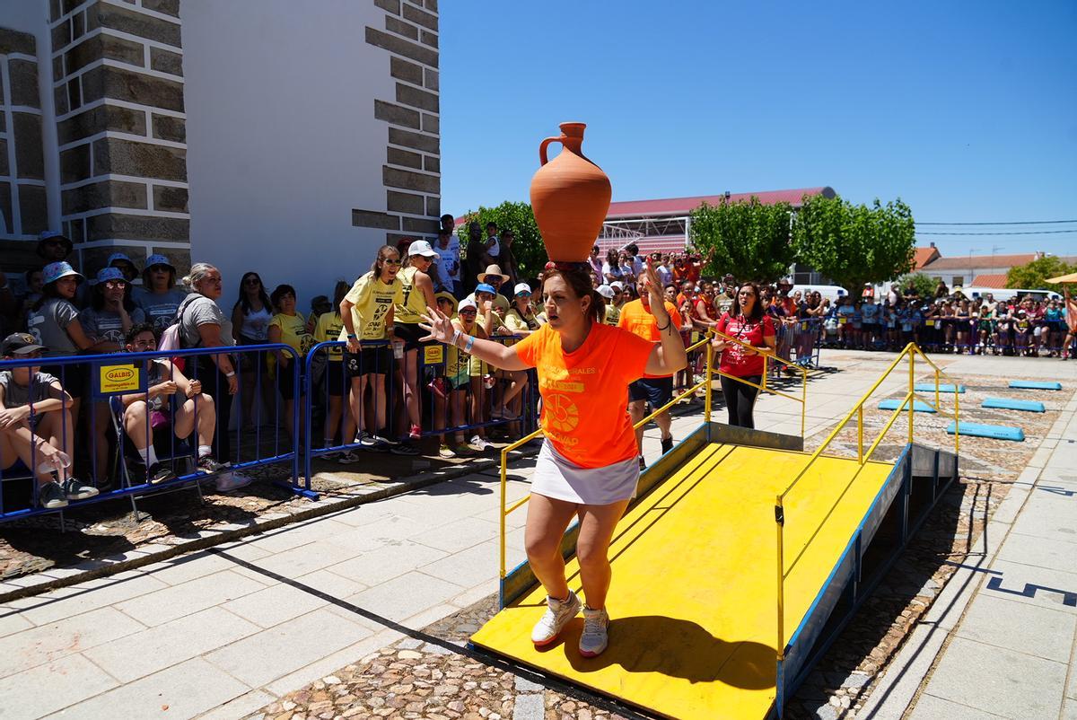 Participante en una prueba de las Olimpiadas Rurales de Añora en una edición anterior.