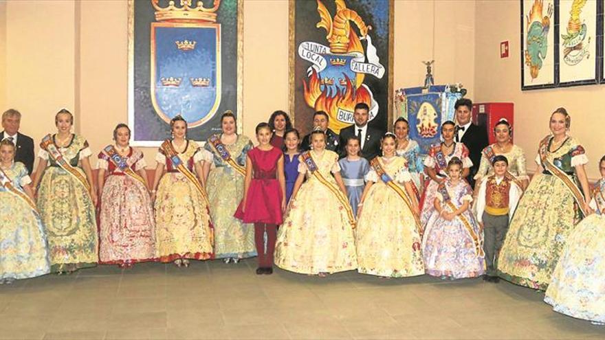 L’Escorredor rinde honores a Paula y María, sus falleras mayores 2018