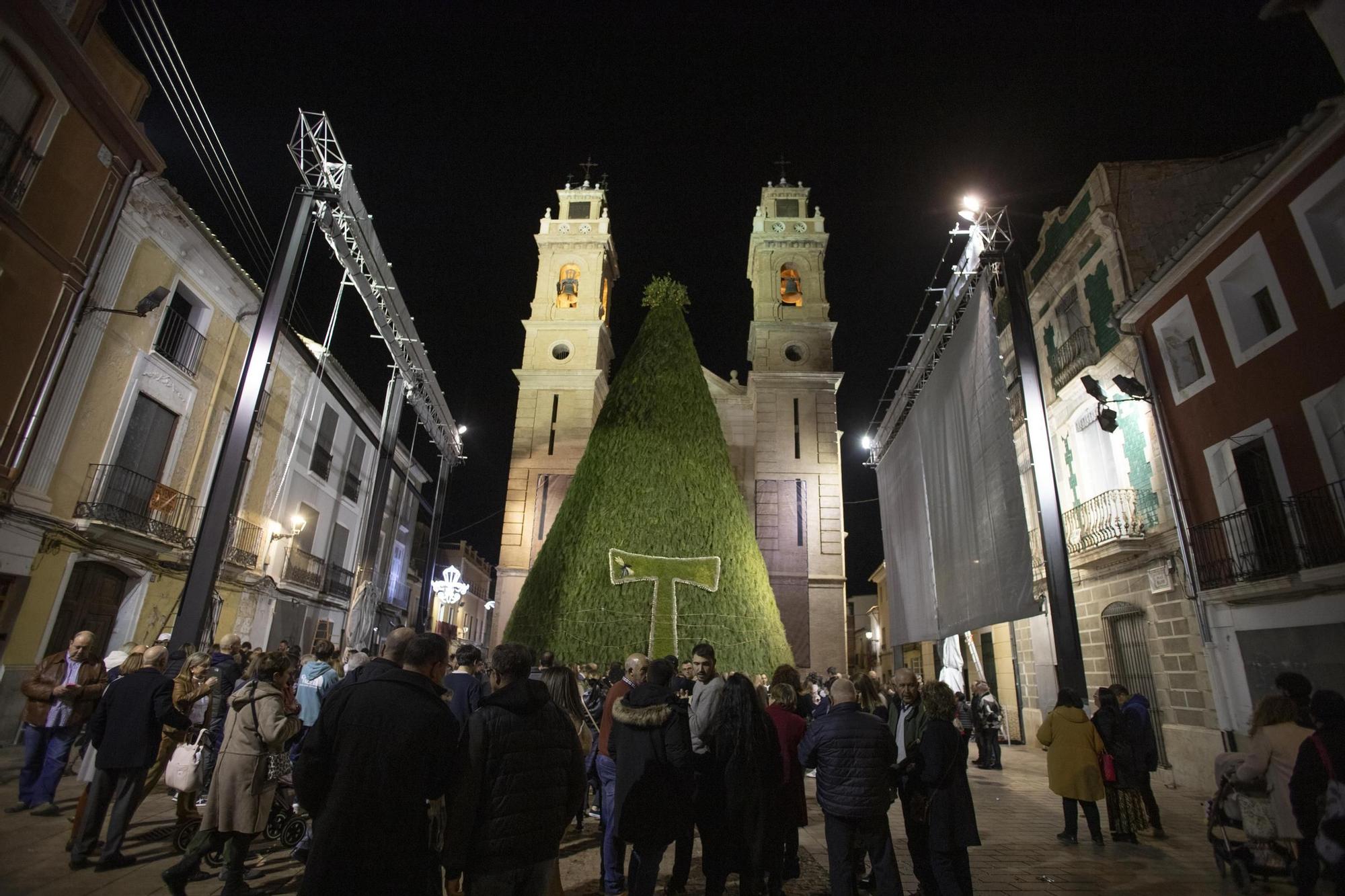 Así ha ardido la monumental "foguera" de Canals