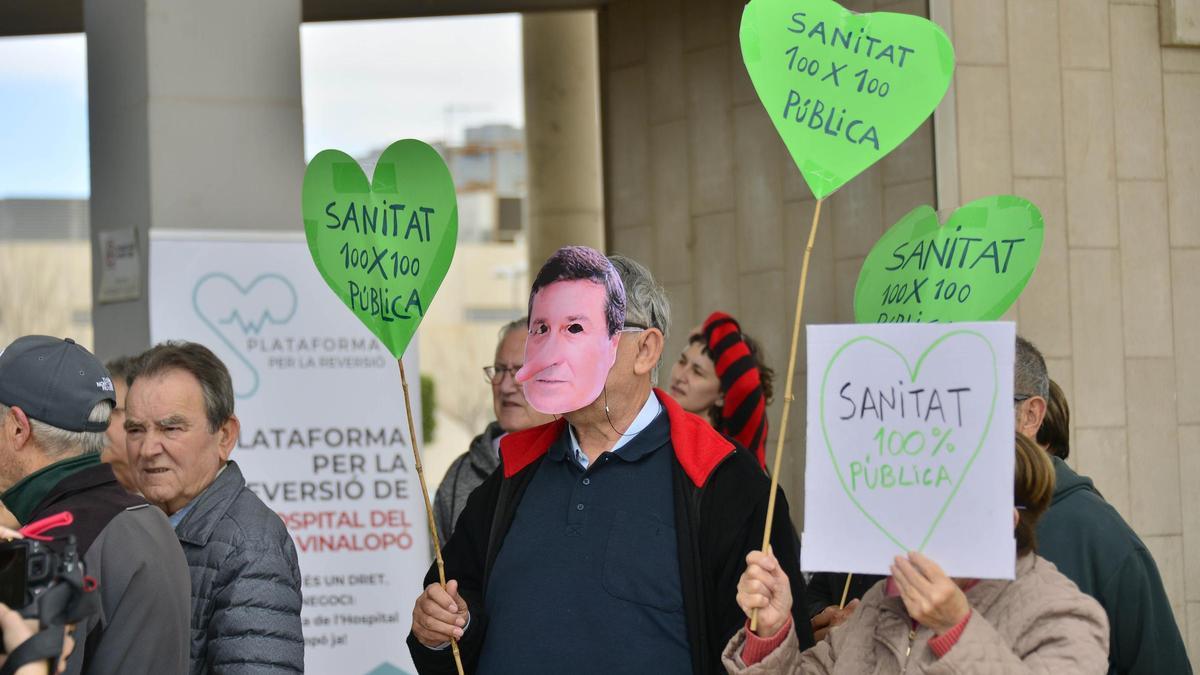 Protesta este sábado a las puertas del Hospital del Vinalopo contra la pórroga al grupo Ribera