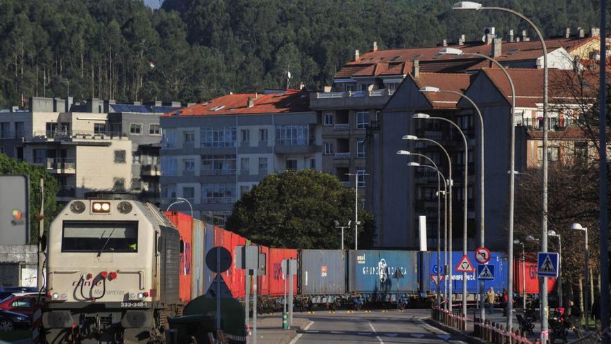 Tren de mercancías en el Puerto de Vilagarcía. |  // IÑAKI ABELLA