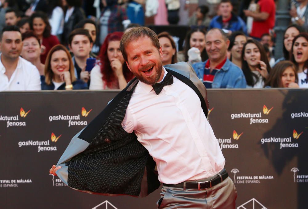 El Festival comienza con el tradicional baño de masas de los actores y actrices en la alfombra roja de la gala inaugural del certamen