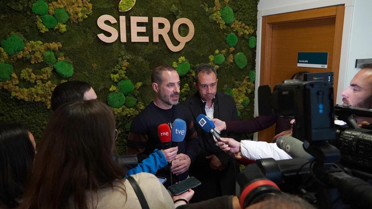 Ángel García y Ovidio Zapico, juntos en el Ayuntamiento de Siero el año pasado
