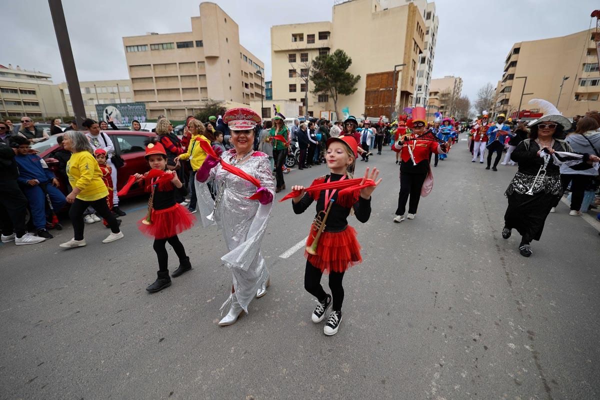 Búscate en las imágenes de la rúa de Carnaval de Ibiza