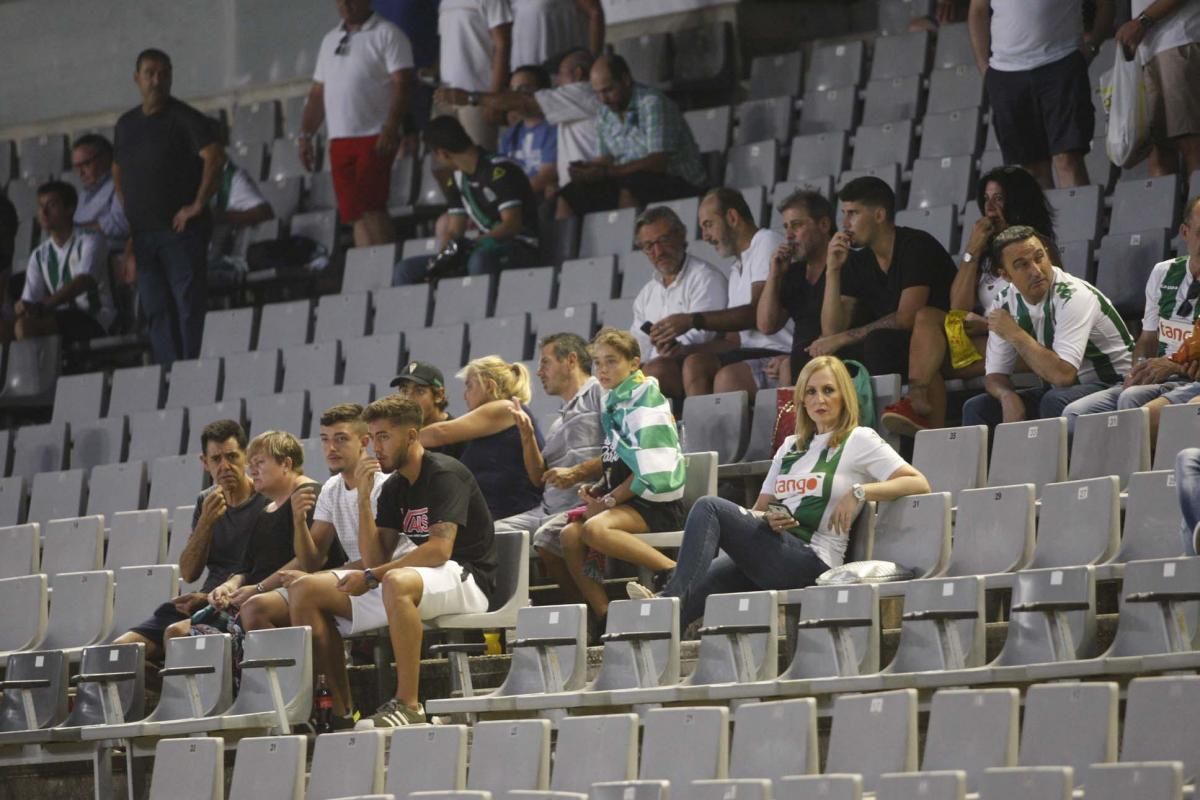 Los aficionados del Córdoba CF en el Arcángel