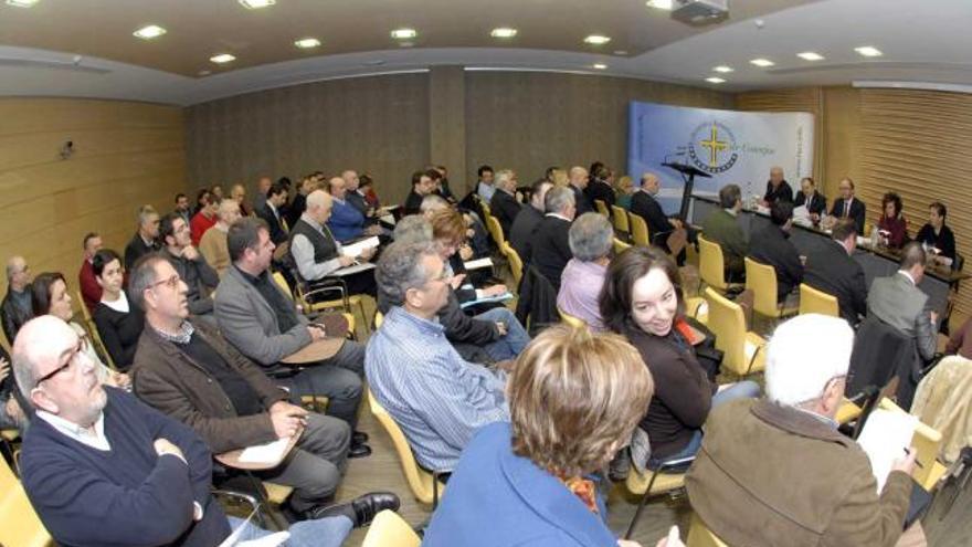 Los alcaldes asturianos se reunieron ayer en Oviedo para consensuar sus alegaciones al plan de reforma local.