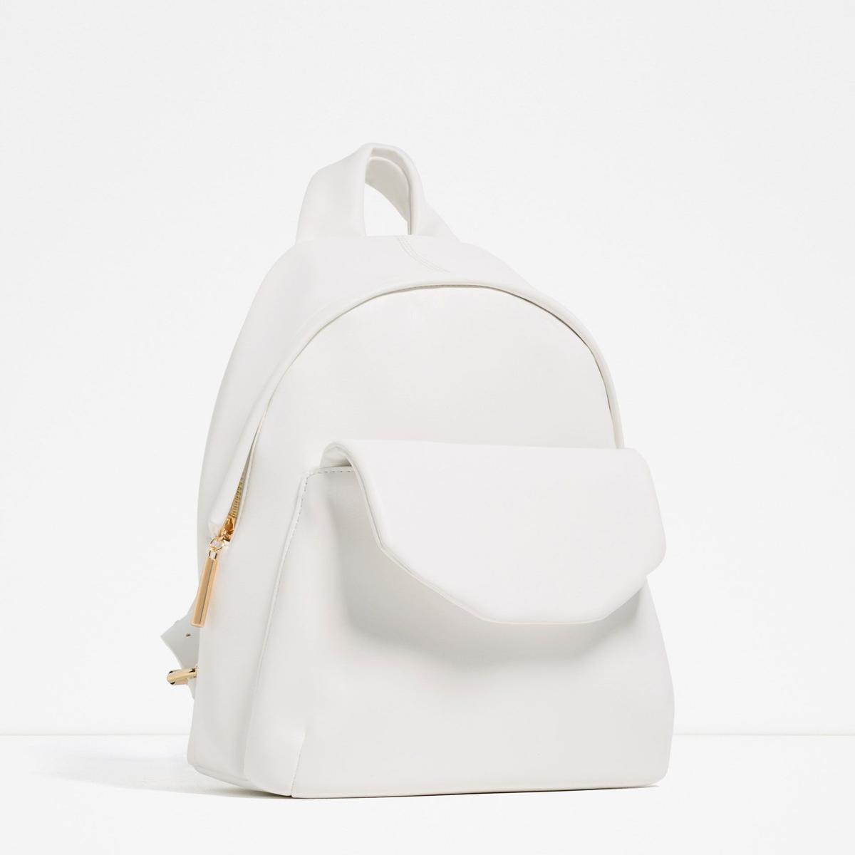 Alerta tendencia, mochila mediana en color blanco de Zara (25,95€)