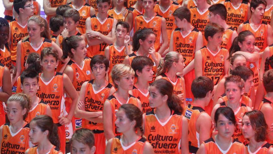 Algunos de los canteranos presentes en la Fonteta