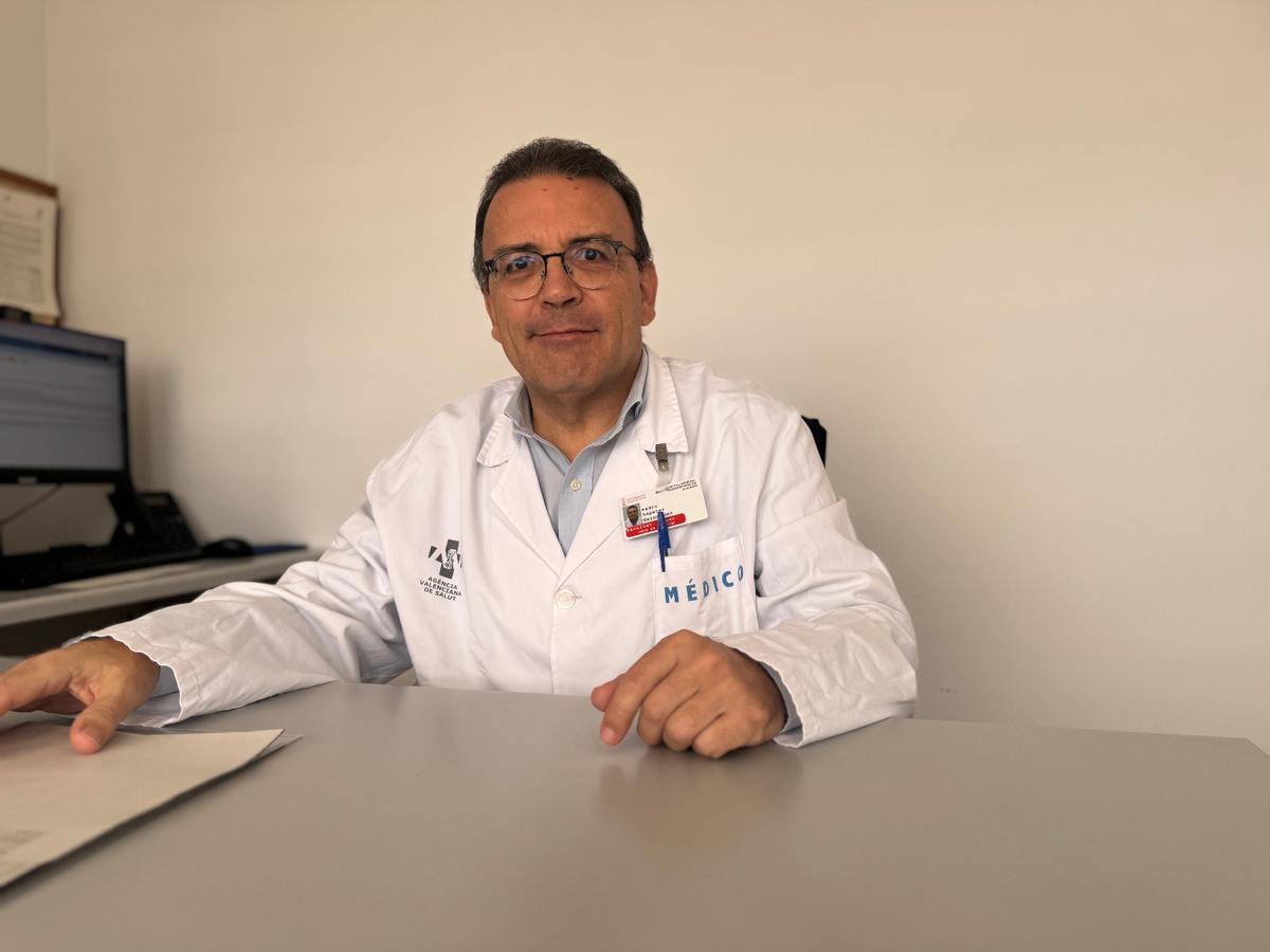 El doctor Pedro Zapater, jefe de Sección de Farmacología Clínica del Hospital General Universitario Dr Balmis de Alicante y presidente de la Sociedad Española de Farmacología Clínica