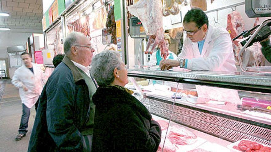 La Navidad saca del letargo a la plaza de abastos, que incrementó un 15% sus ventas