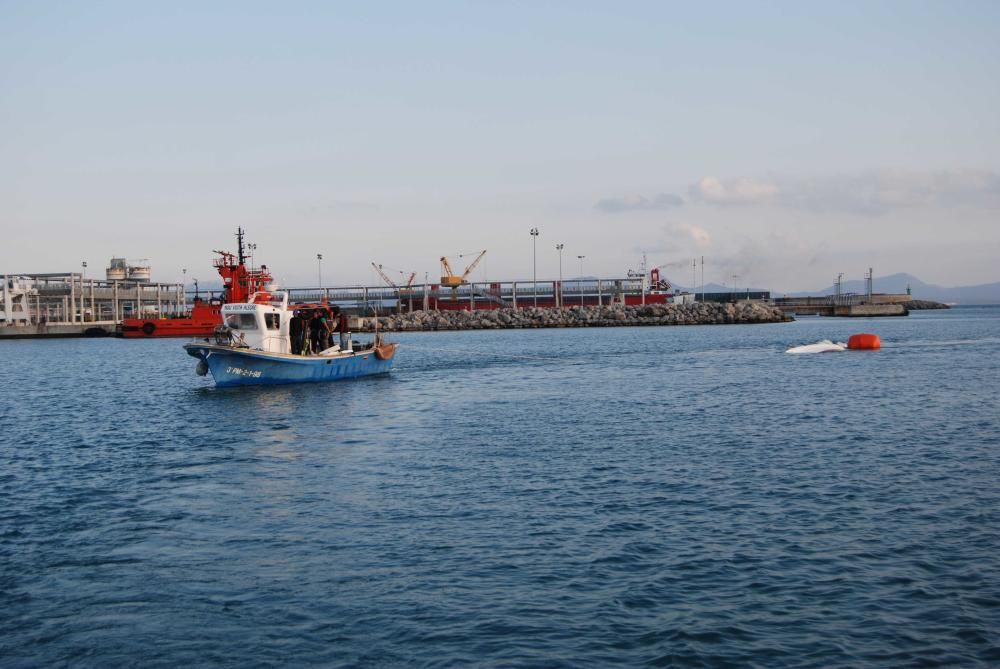 El ferry de Ciutadella hunde un pesquero por accidente en el Port d'Alcúdia