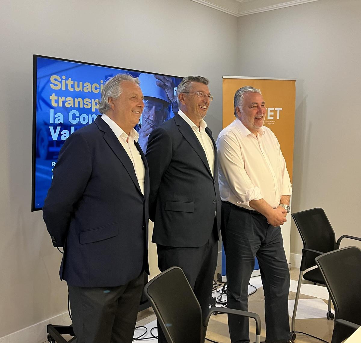 Juan Ortega, Carlos Prades y Carlos García, en la sede de la CEV.