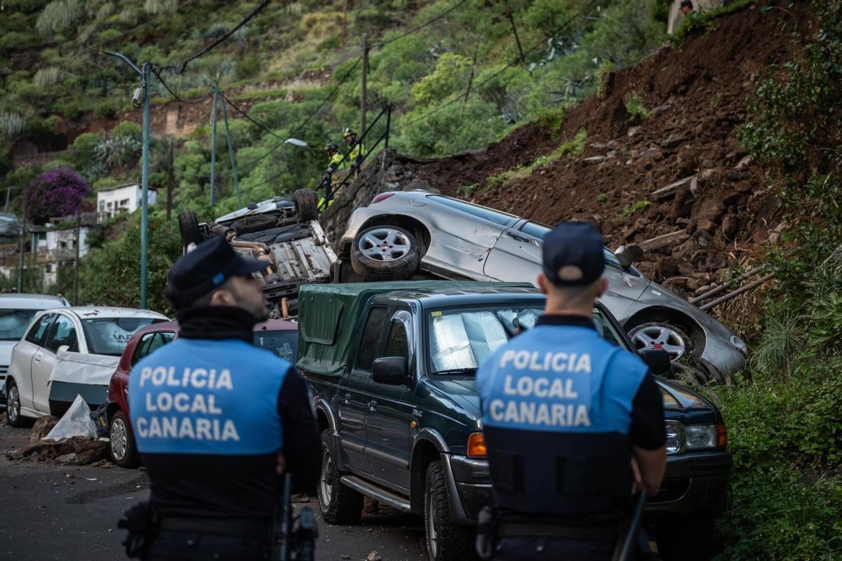 Siete coches afectados al caerse una calle en Valleseco por la borrasca Therese