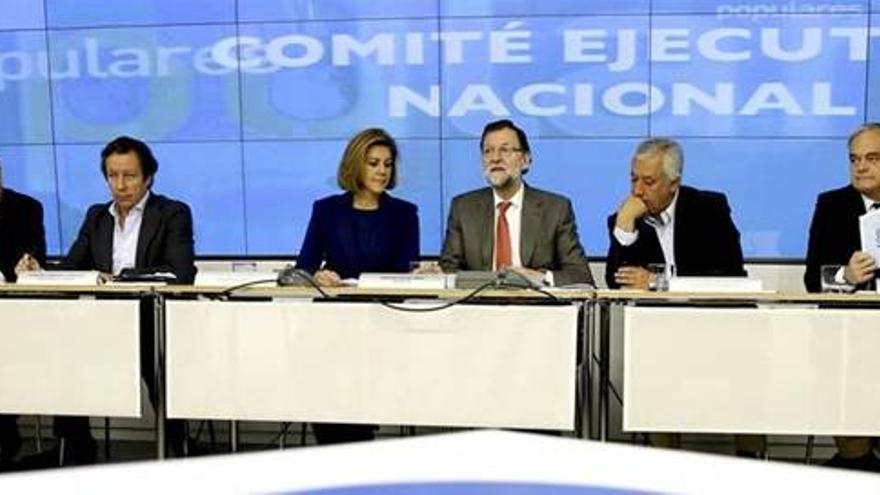La debacle fuerza a Rajoy a exigir al Gobierno un plan de urgencia