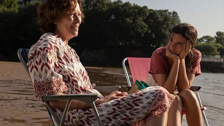 Susi Sánchez y Laia Costa, en &#039;Cinco lobitos&#039;.