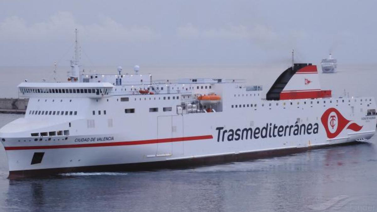 Més de 200 passatgers passen tres dies en un ferri avariat de la ruta Cadis-Lanzarote