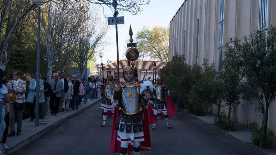 Los Alabarderos participaron en la inauguración de la Semana Santa. | VÍCTOR DE LA SIERRA