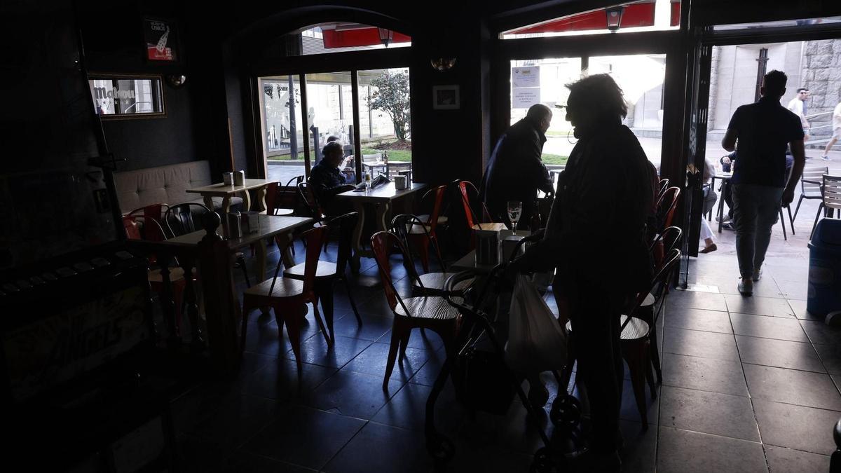 Crónica de las más de ocho horas que Asturias estuvo sin electricidad: casi 2.000 llamadas a emergencias, parones en Arcelor y un llamamiento de Barbón