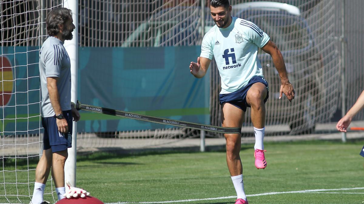 Rafa Mir, ahora con la selección olímpica, es uno de los que interesan