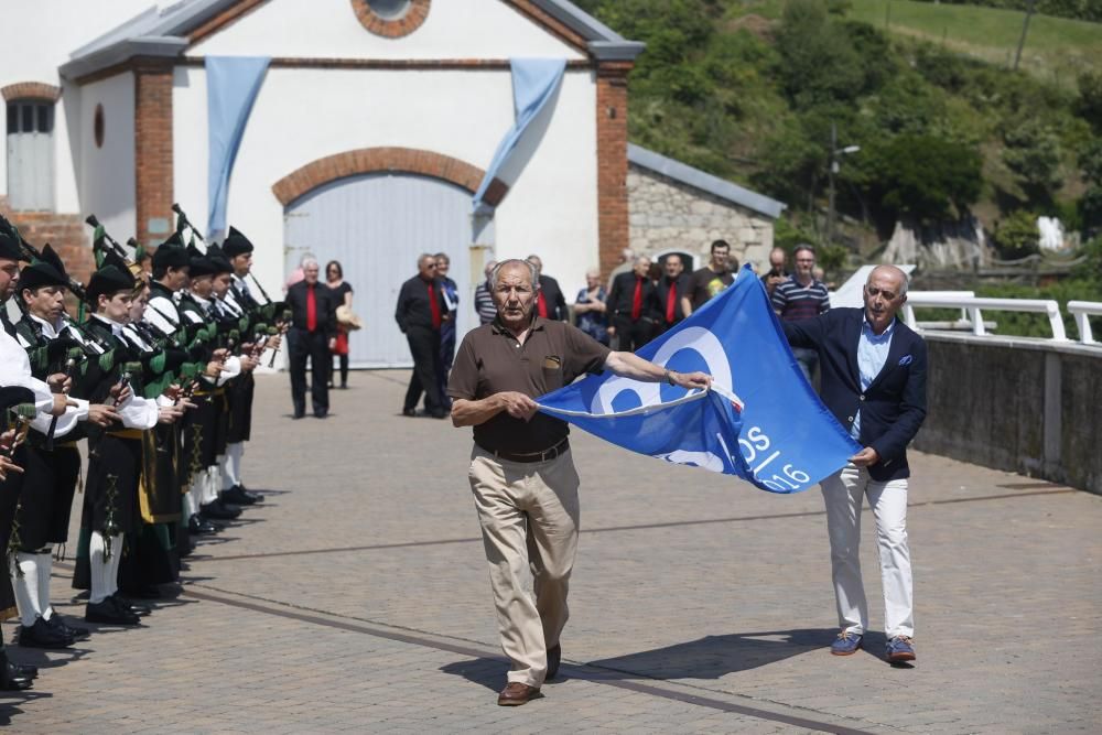 Acto de entrega de las "Banderas azules".