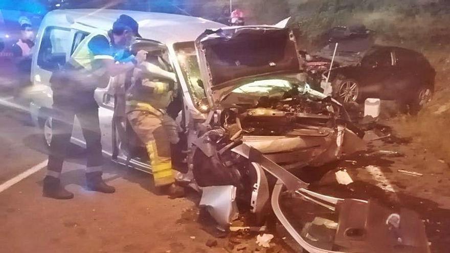 Así quedó la furgoneta en la que viajaba la fallecida y su familia.