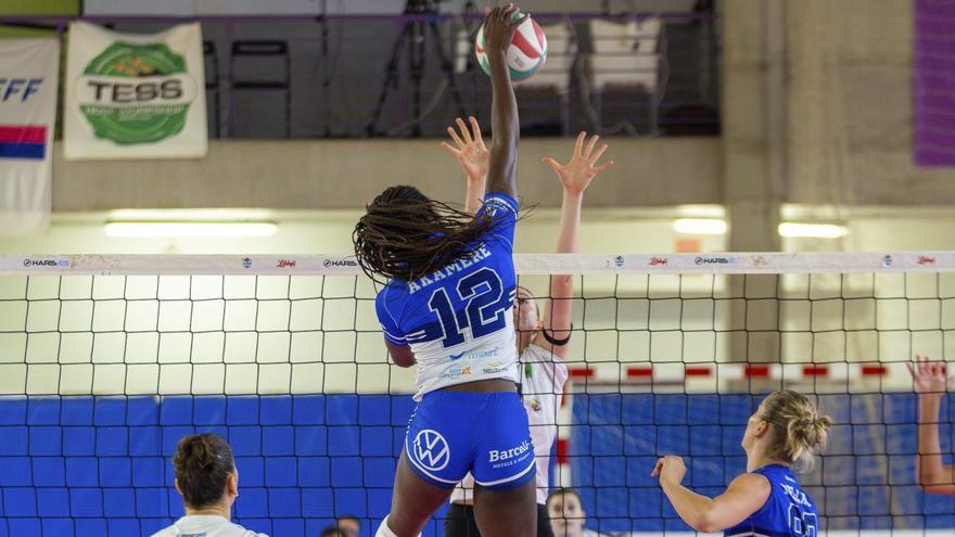 Remate de Jessica Akamere.