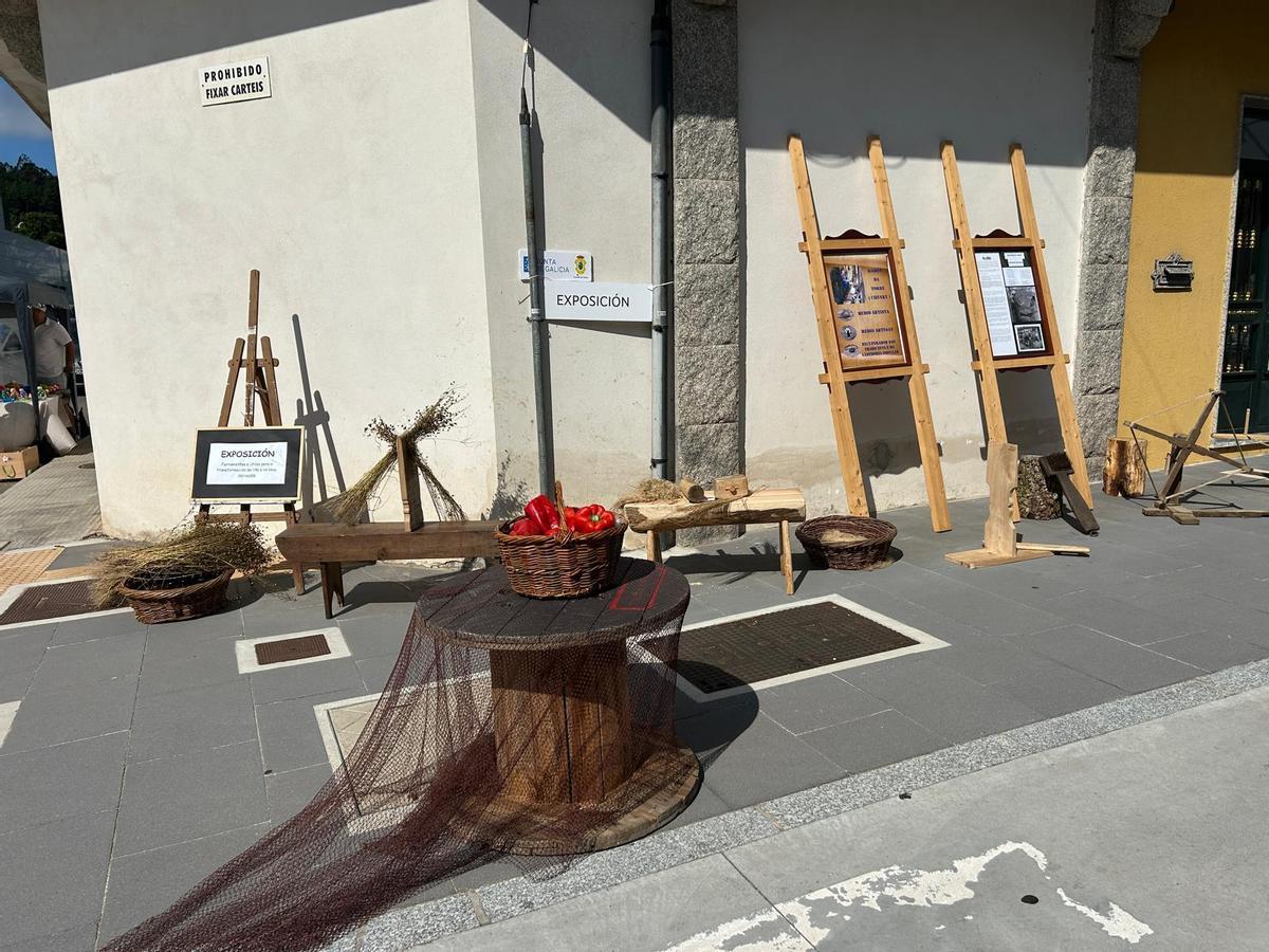 O comercio de Outes saca ás rúas produtos de artesanía, gastronomía e horta no marco da Feiriña
