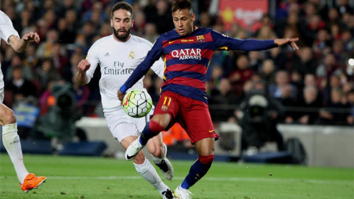 Neymar Jr. y Dani Carvajal, durante el último clásico en el Camp Nou