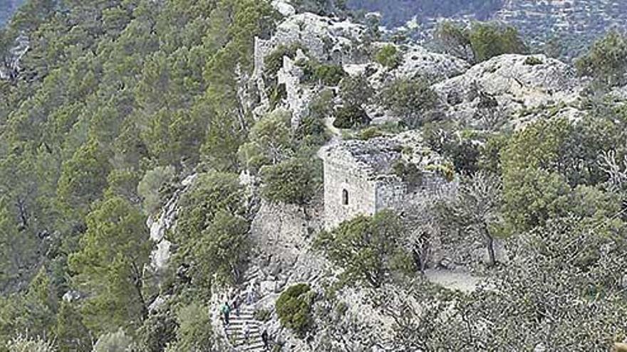 Die Burg von Alaró und ihre Herberge sind ein beliebtes Ausflugsziel für Wanderer.