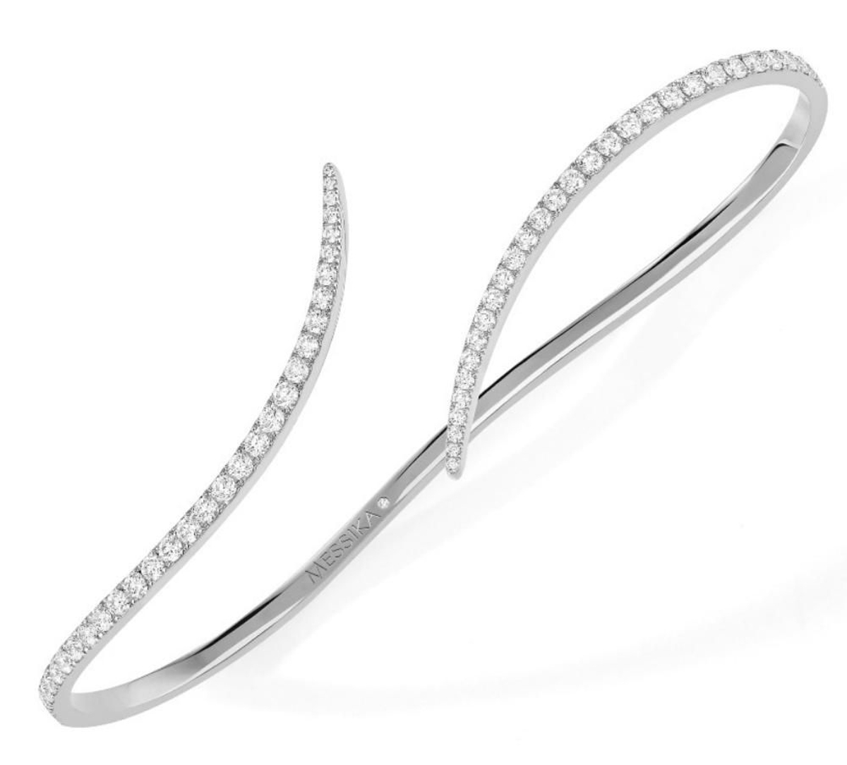 Detalle de "manita" de Messika, en oro blanco y diamantes de talla brillante