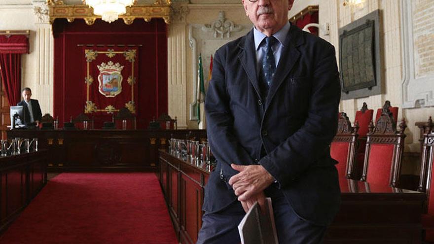 Carlos Hernández Pezzi, en el salón de plenos del Ayuntamiento.