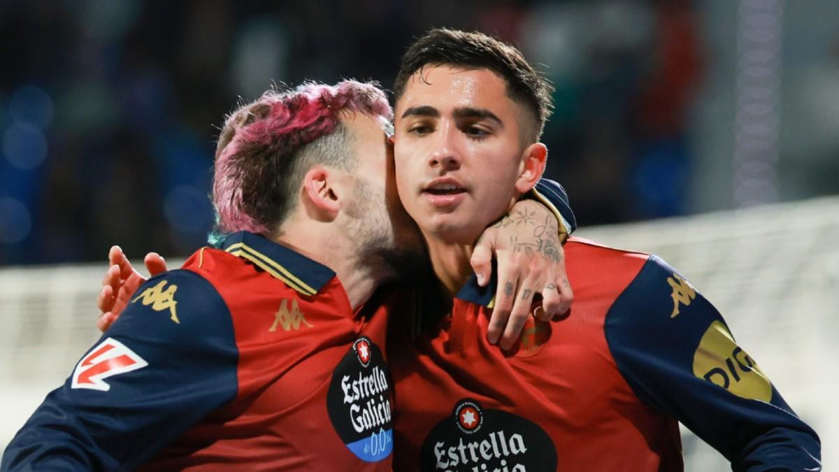 Mella celebra con Yeremay el 0-2 contra el Real Zaragoza