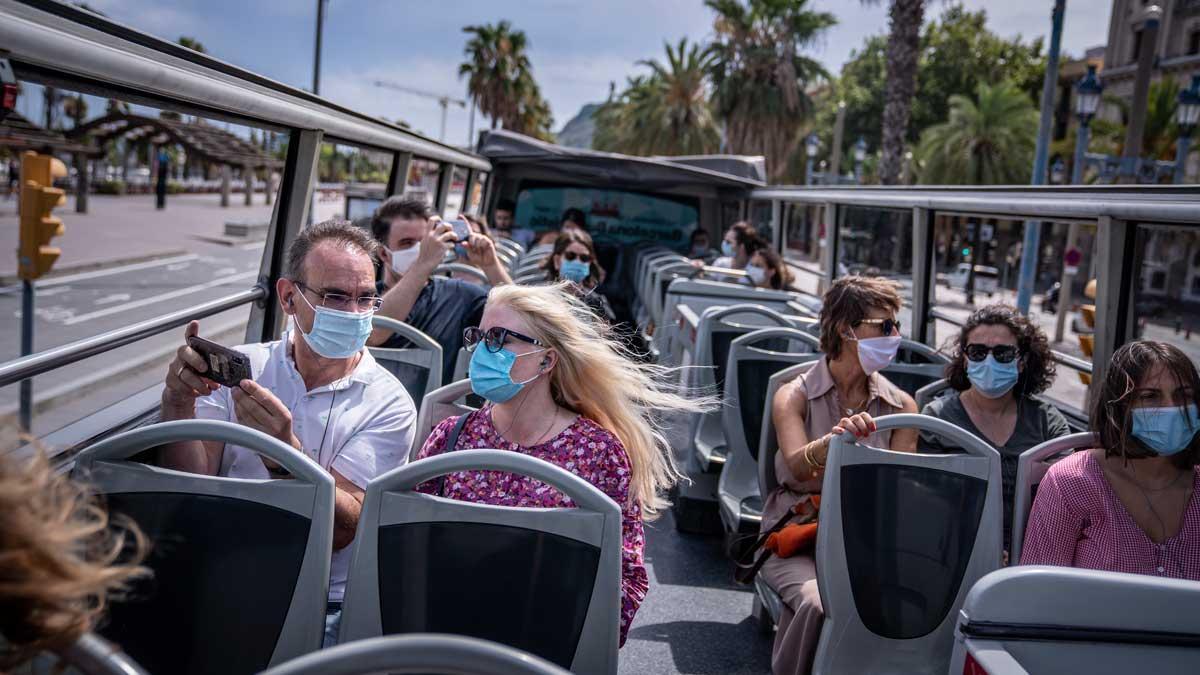 Pasajeros en un Bus Turístic en Barcelona