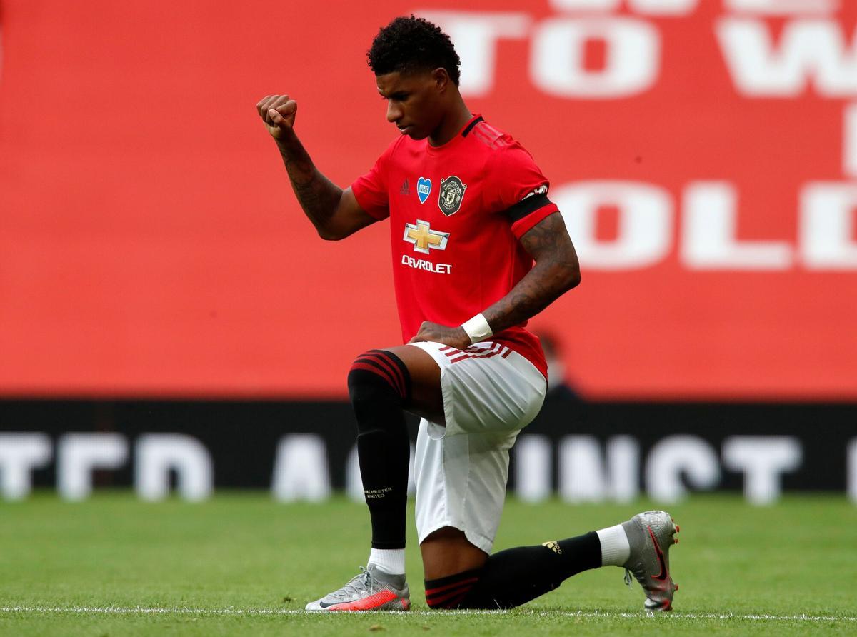 Manchester United's English striker Marcus Rashford takes a knee to protest against racism during the English Premier League football match between Manchester United and West Ham United at Old Trafford in Manchester, north west England, on July 22, 2020. (Photo by Clive Brunskill / POOL / AFP) / RESTRICTED TO EDITORIAL USE. No use with unauthorized audio, video, data, fixture lists, club/league logos or 'live' services. Online in-match use limited to 120 images. An additional 40 images may be used in extra time. No video emulation. Social media in-match use limited to 120 images. An additional 40 images may be used in extra time. No use in betting publications, games or single club/league/player publications. /. HORIZONTAL