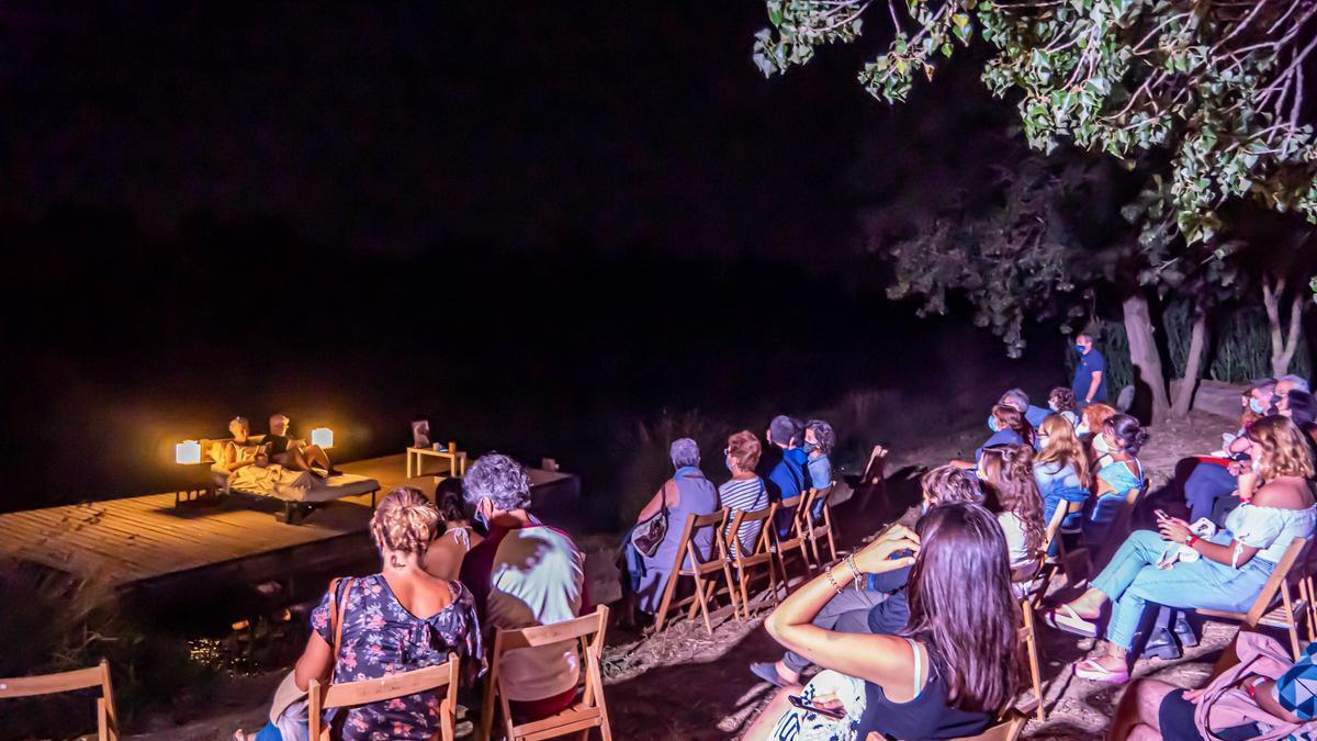 Les Passejades de Sant Pere Pescador són un clàssic de les nits d'estiu a l'Empordà.