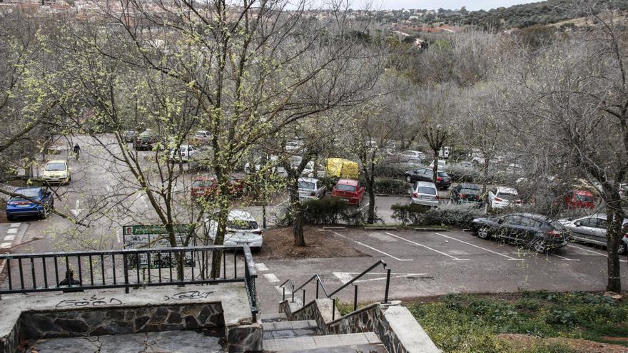 Dos ofertas para el aparcamiento de Ronda de la Pizarra en Cáceres