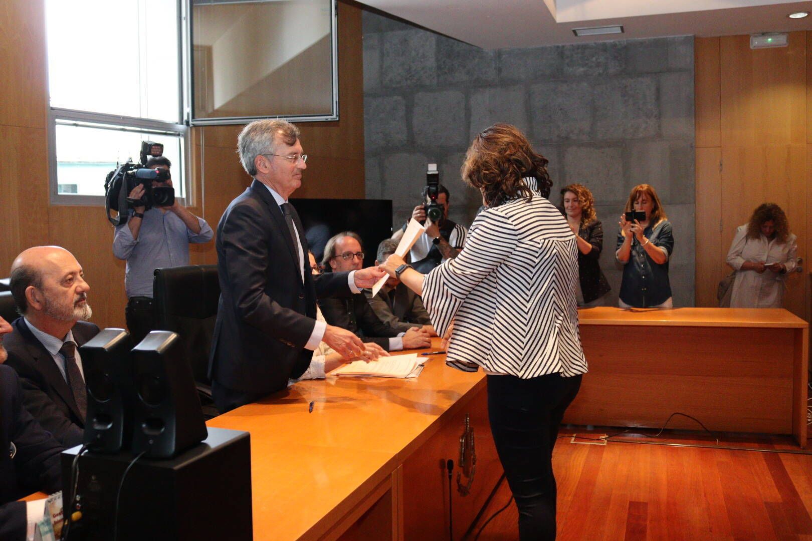 EN IMÁGENES: Así fue la recogida de las actas de los diputados asturianos ante la Junta Electoral Provincial