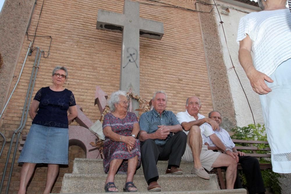 Los aljorreños protestan por la retirada del monum