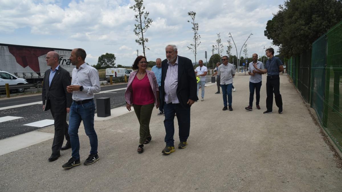 Passejada de les autoritats i responsables de les obres, aquest migdia 