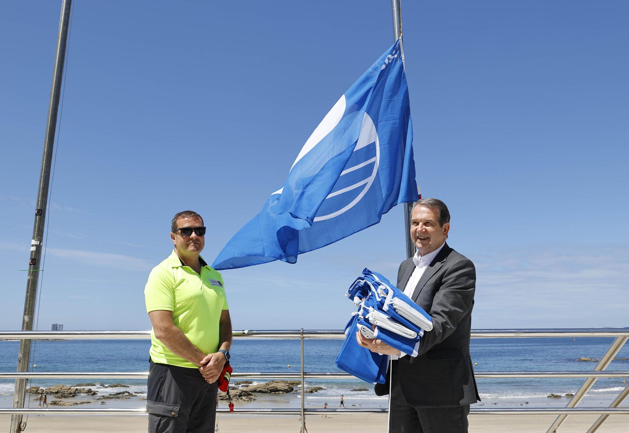 Las once banderas azules de Vigo ya ondean en las playas