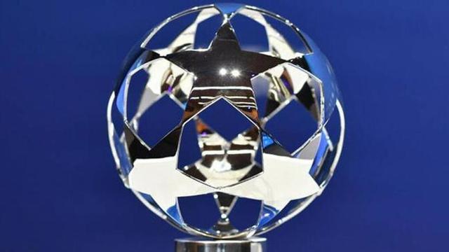 El Valencia estrena un nuevo trofeo en la Champions