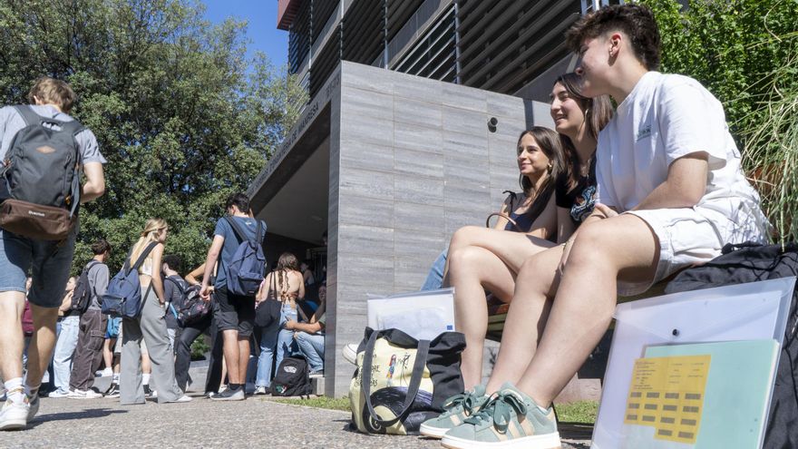Un miler d’alumnes fan la  ‘sele’ a Manresa enmig del debat pel tema de les faltes