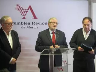 Alberto Castillo anula la entrega de medallas a los 45 diputados de la Asamblea tras una polémica con CS