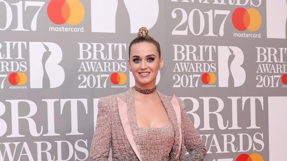 Todos los 'looks' de la alfombra roja de los 'Brit Awards 2017'