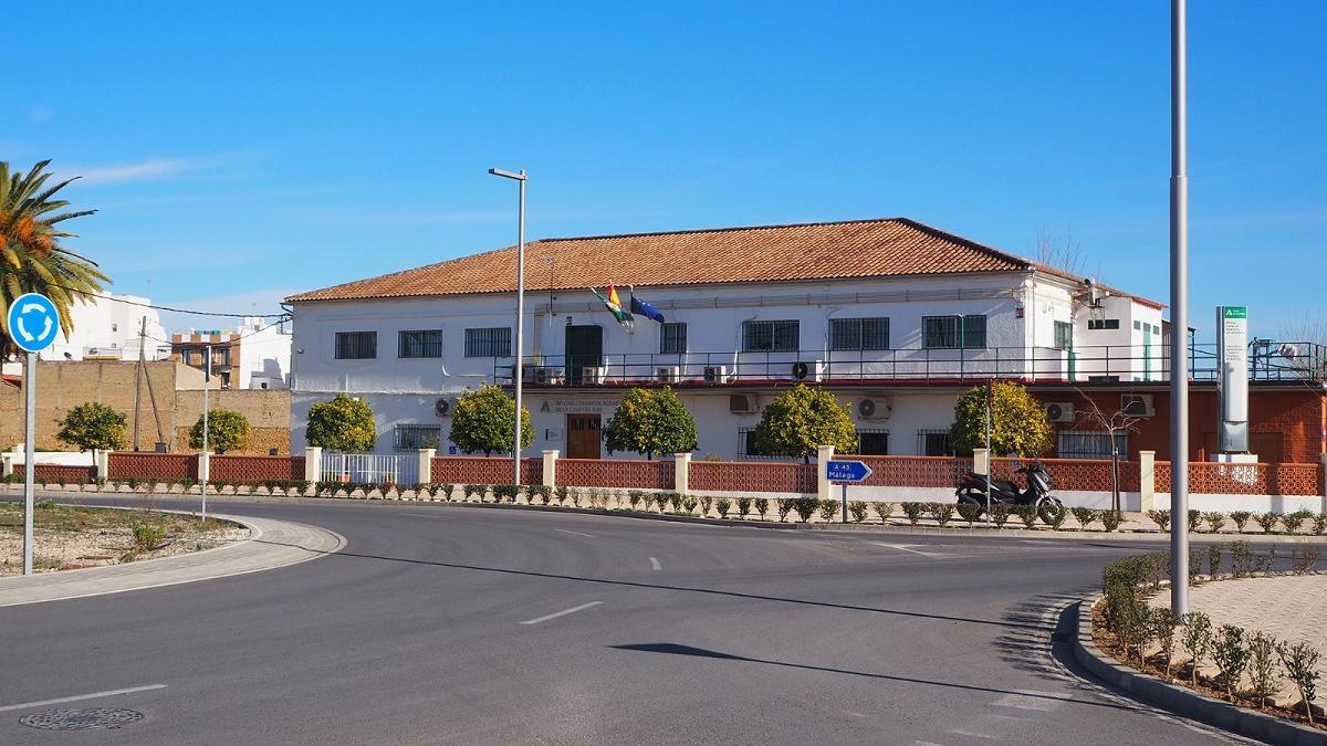 La Estación Enológica de Montilla se ubica en uno de los márgenes de la antigua travesía de la N-331.