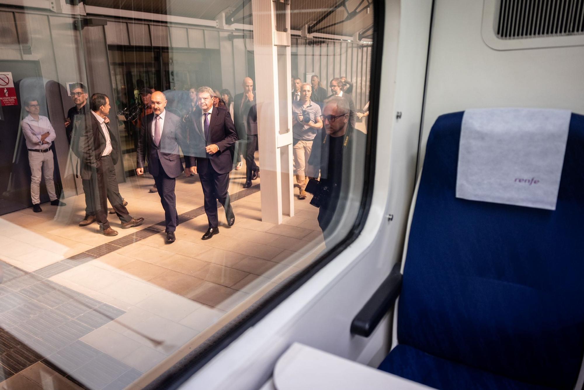 En imágenes | Así ha sido el viaje inaugural del Canfranero en su vuelta a la actividad tras las obras de remodelación de la línea