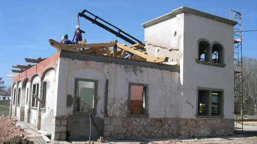 Rehabilitación de un edificio en el campamento de Monte la Reina hace varios años.