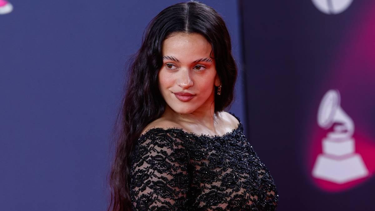 Las indirectas de Rosalía en su actuación de los 'Latin Grammy 2023' para Rauw Alejandro