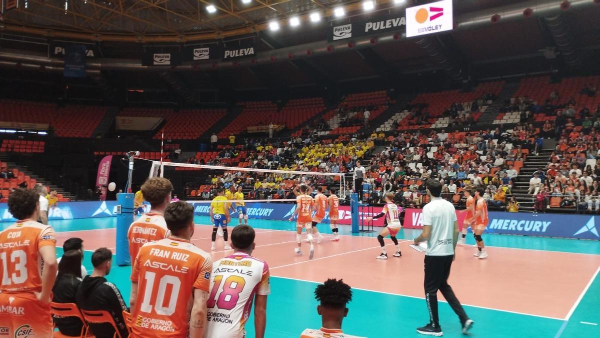 Un instante del duelo entre el Guaguas y el Teruel