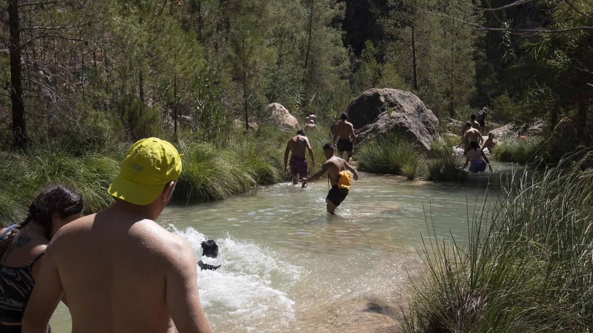 Bañistas en el río Fraile en una imagen de archivo.